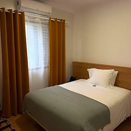 Insular Hotel *
