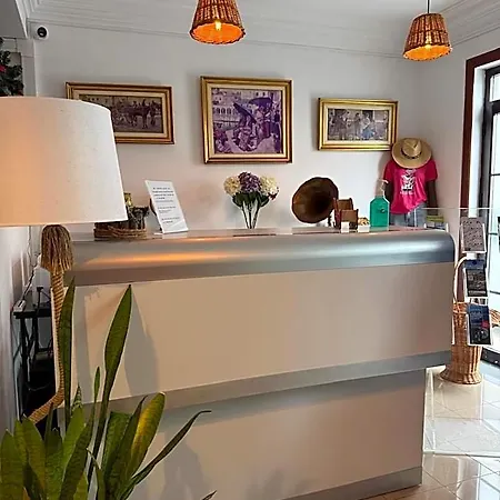 Insular Hotel *
